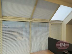 Горизонтальные алюминиевые жалюзи 25мм, шторы плиссе - г.Москва, Варшавское шоссе, офис