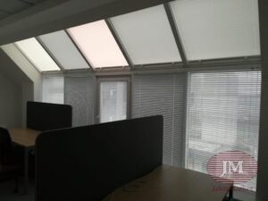 Горизонтальные алюминиевые жалюзи 25мм, шторы плиссе - г.Москва, Варшавское шоссе, офис