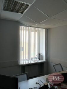 Вертикальные тканевые жалюзи для офиса отлично сочетаются с горизонтальными алюминиевыми жалюзи 25мм - г.Москва, ул.Докукина