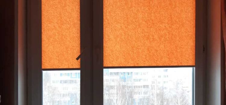 Рулонные шторы в кассетной системе UNI2 из ткани Шёлк коралл — г.Москва, Строгинский бульвар