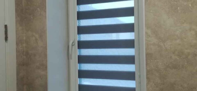Рулонные шторы Зебра в кассетной системе UNI2 c тканью Неаполь светло-серый - Квартал Новое-Курилово