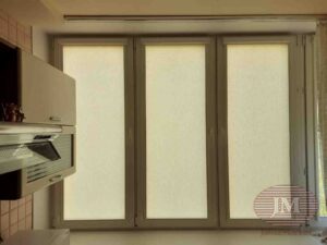 Рулонные шторы в кассетной системе UNI2 , профиль белый. Ткань Шёлк св.бежевый - Москва, Волоколамское шоссе
