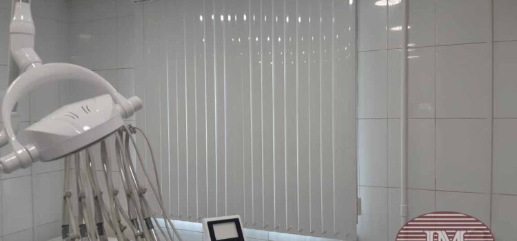 Вертикальные алюминиевые жалюзи для медицинских учреждений, цвет белый глянец — г.Москва, Медцентр