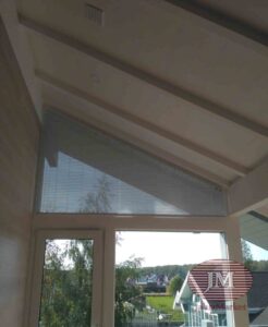 Горизонтальные алюминиевые жалюзи 25мм на скошенные окна, цвет №1 - МО, Серпуховской район