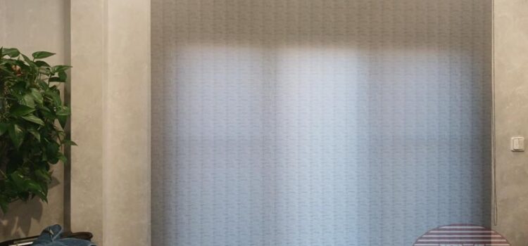 Свободновисящая рулонная штора из ткани Крис серый - г.Москва Салон красоты «Натаниэль»